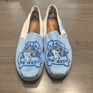 TOMS CUSTOM HAND PAINTED Carolina Tar Heels Light Blue Canvas Shoes